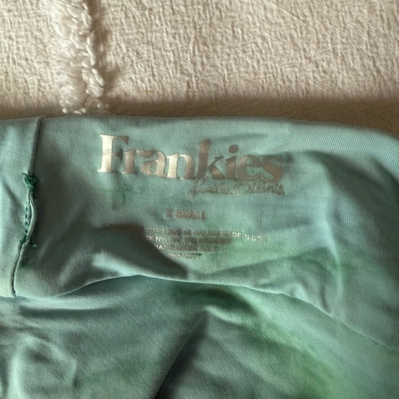 frankie’s Bikini Set - Picture 8 of 9